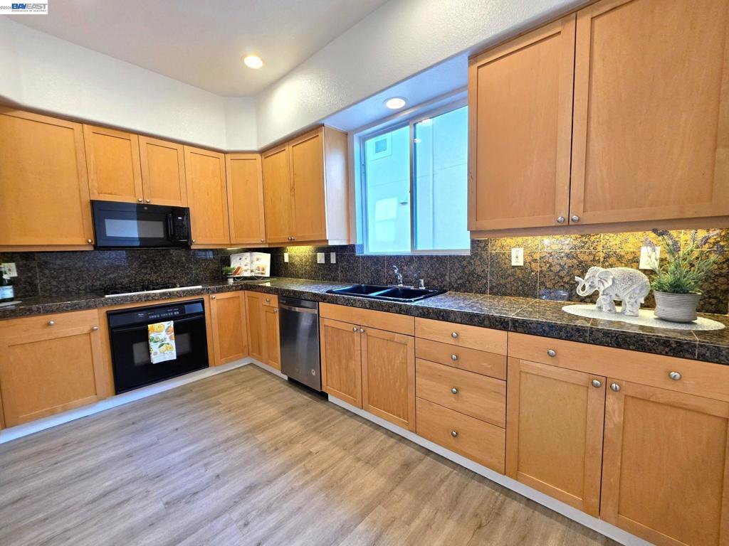 831 Heavenly Pl Property Photo 3