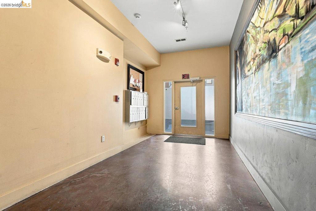 675 8th St 3 Property Photo 3