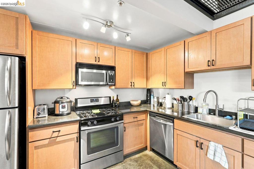 675 8th St 3 Property Photo 16