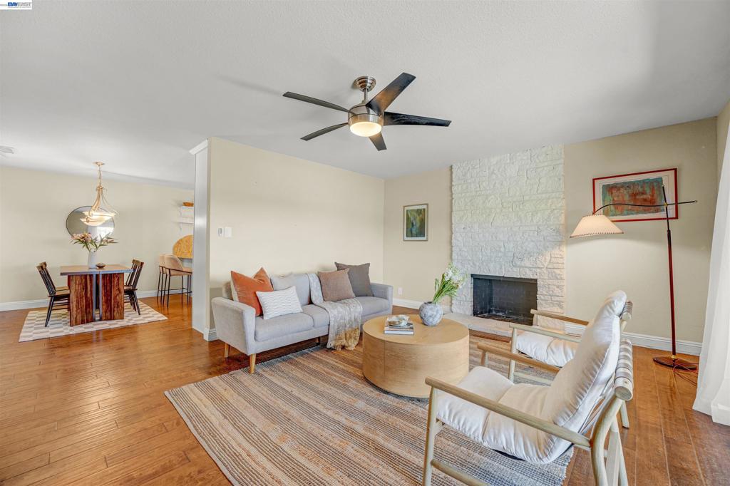2547 Silvercrest Ct Property Photo 4