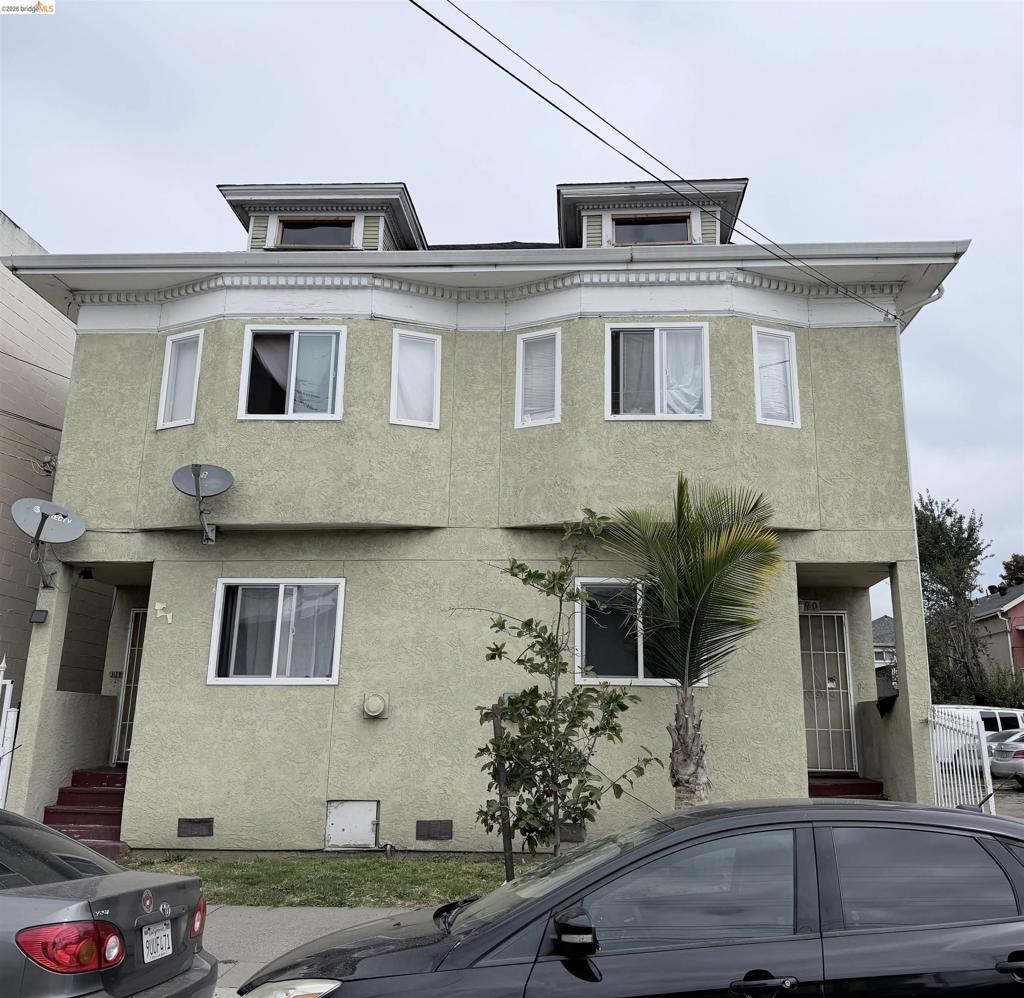 890 31St St Property Photo 1