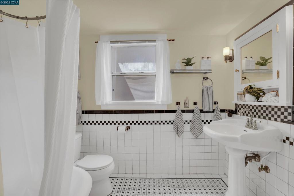 10 Green St Property Photo 19