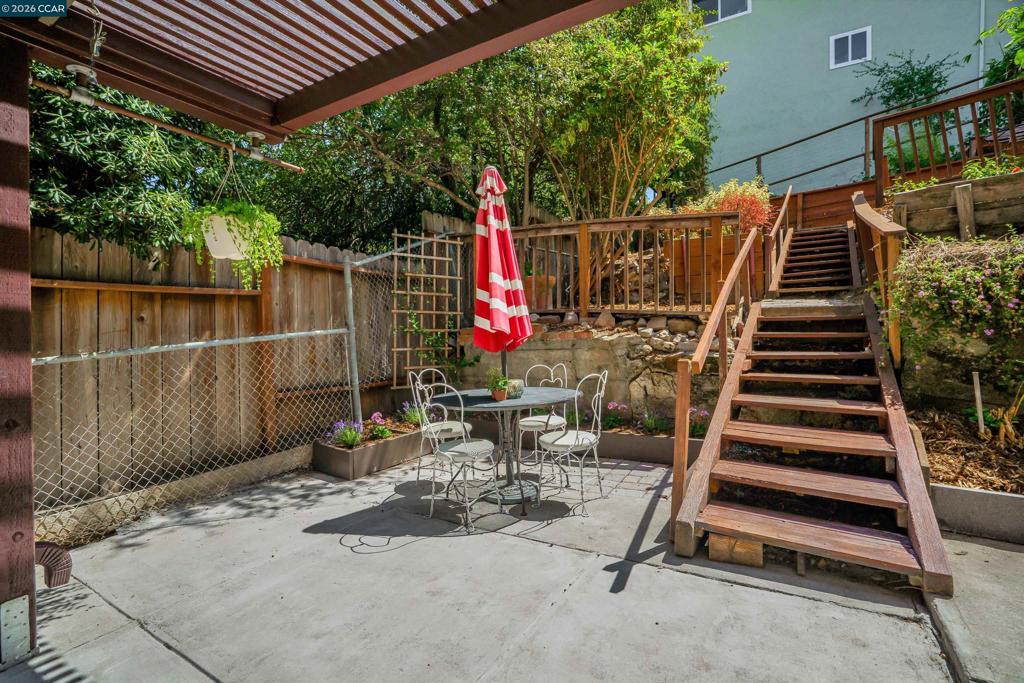 10 Green St Property Photo 24