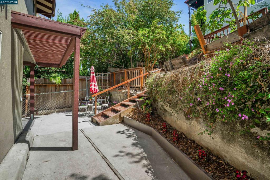 10 Green St Property Photo 26