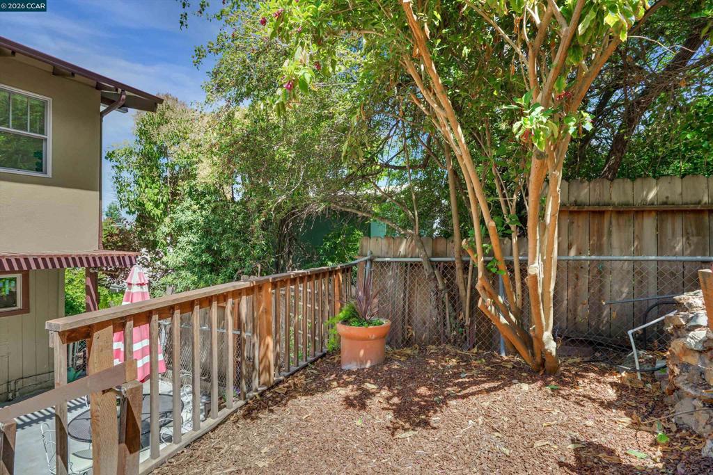 10 Green St Property Photo 27