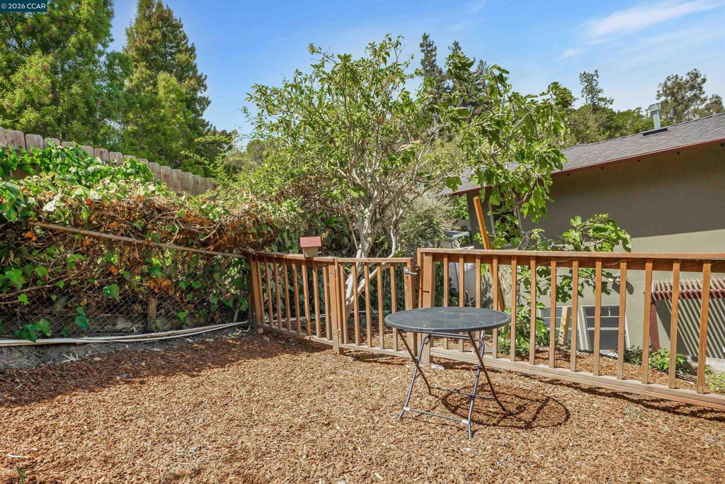 10 Green St Property Photo 29