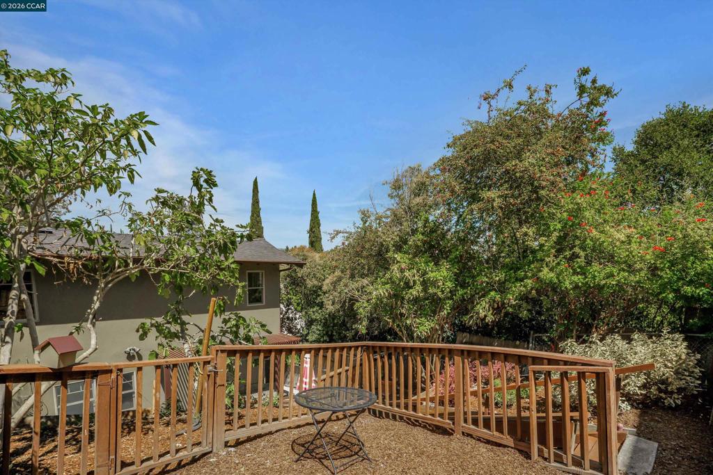 10 Green St Property Photo 30