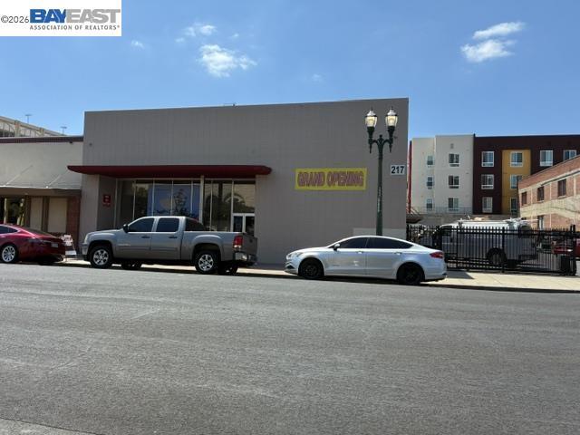 217 N San Joaquin St Property Photo 1
