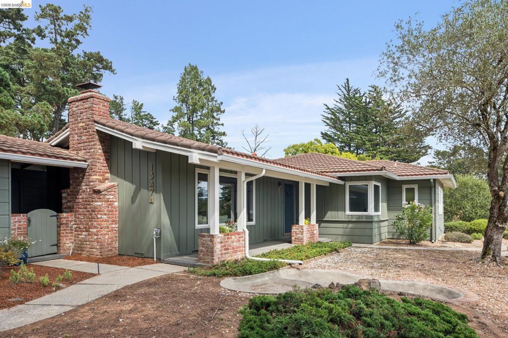 13474 Skyline Blvd Property Photo 4