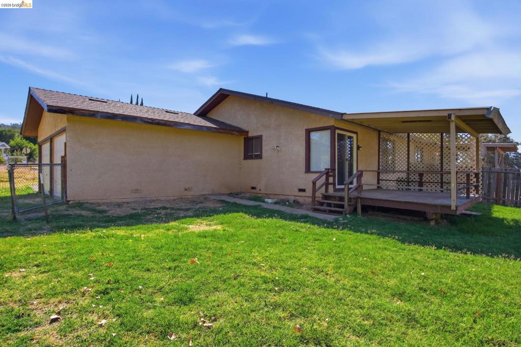912 Feather Drive Property Photo 3