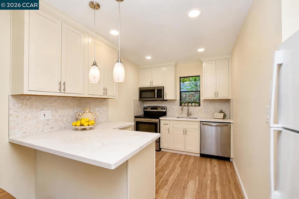 395 Camelback Rd 2