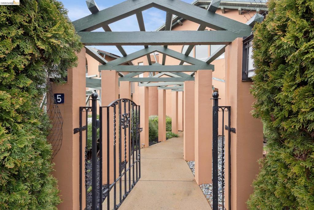 5 Woodside Way Property Photo 3