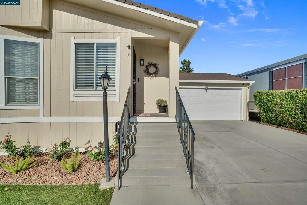 1840 Paris Ln Property Photo 1