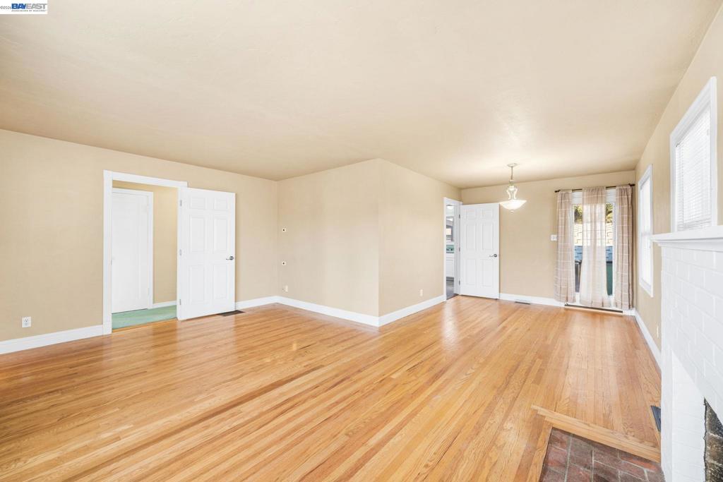 2342 Palm Ave Property Photo 3