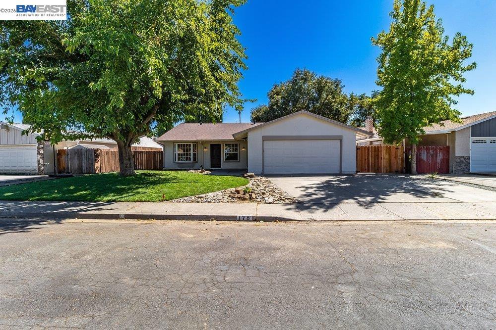 178 Richard Pl Property Photo 3