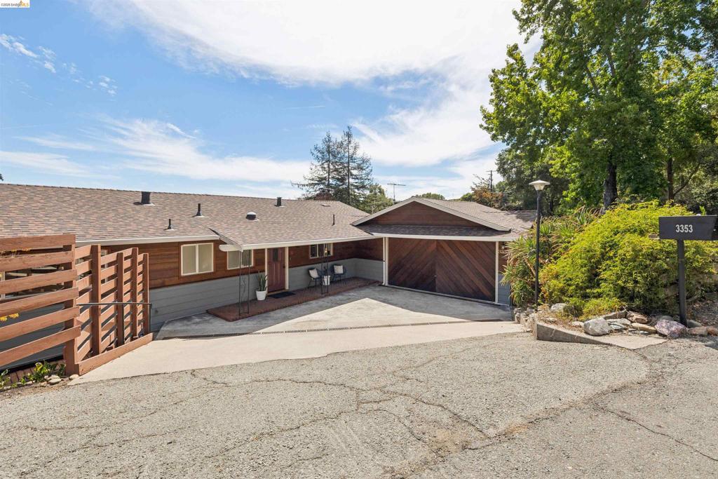 3353 Burdeck Dr Property Photo 2