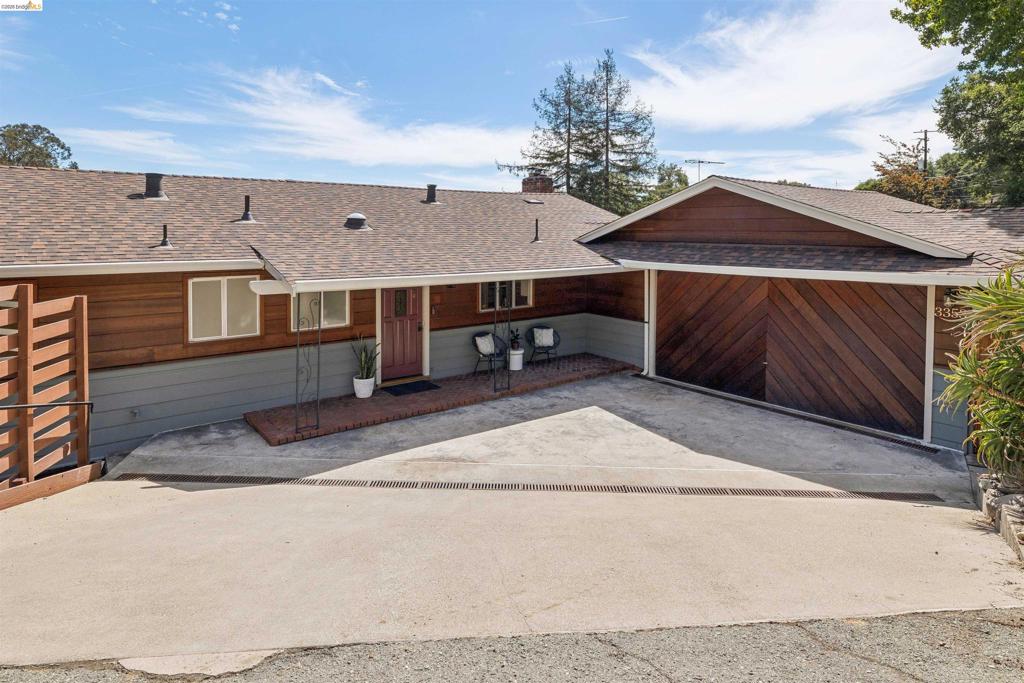 3353 Burdeck Dr Property Photo 12