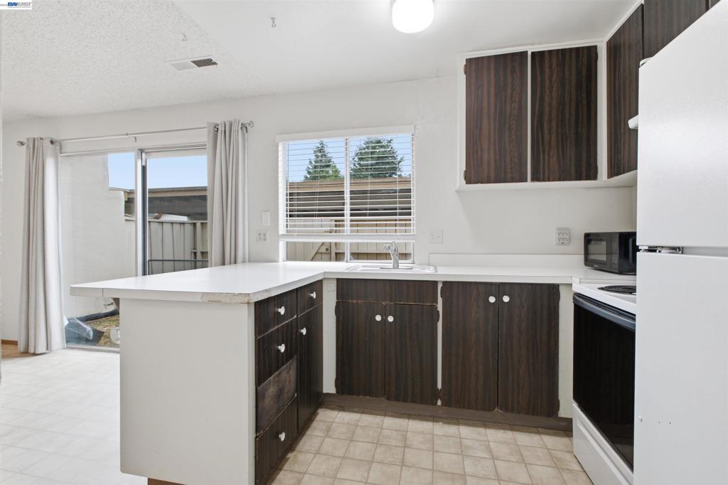34644 Greenstone Cmn Property Photo 3