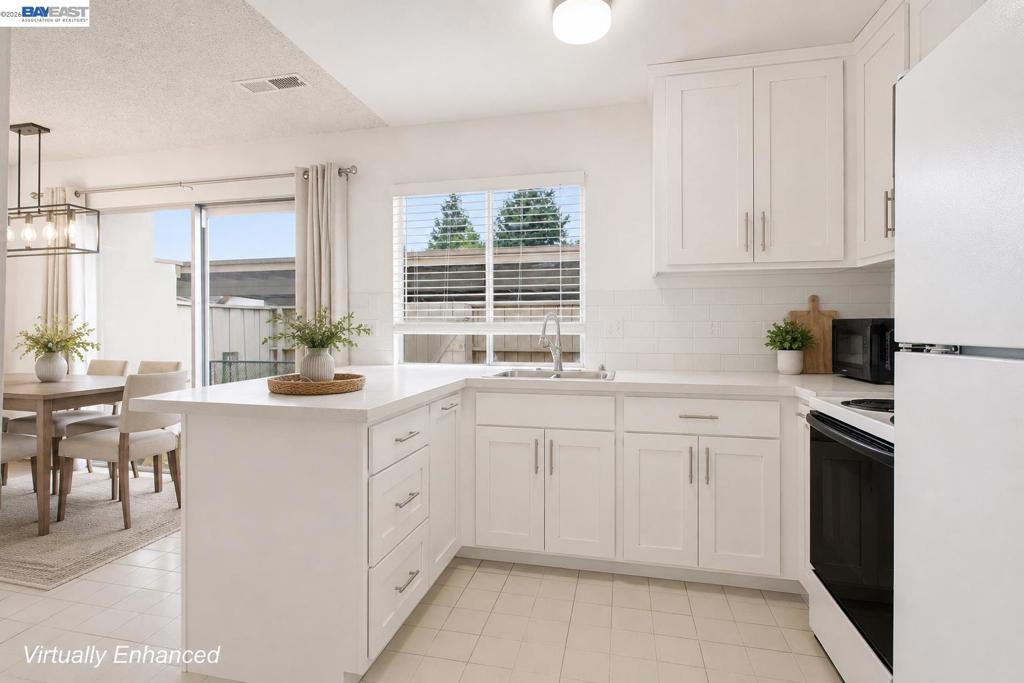 34644 Greenstone Cmn Property Photo 4