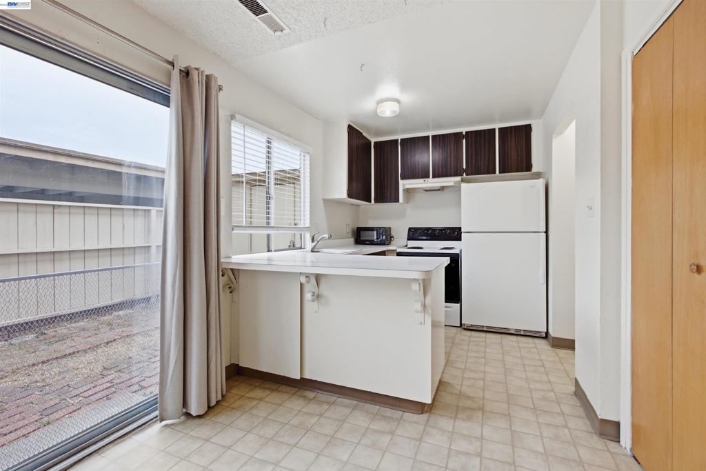 34644 Greenstone Cmn Property Photo 5