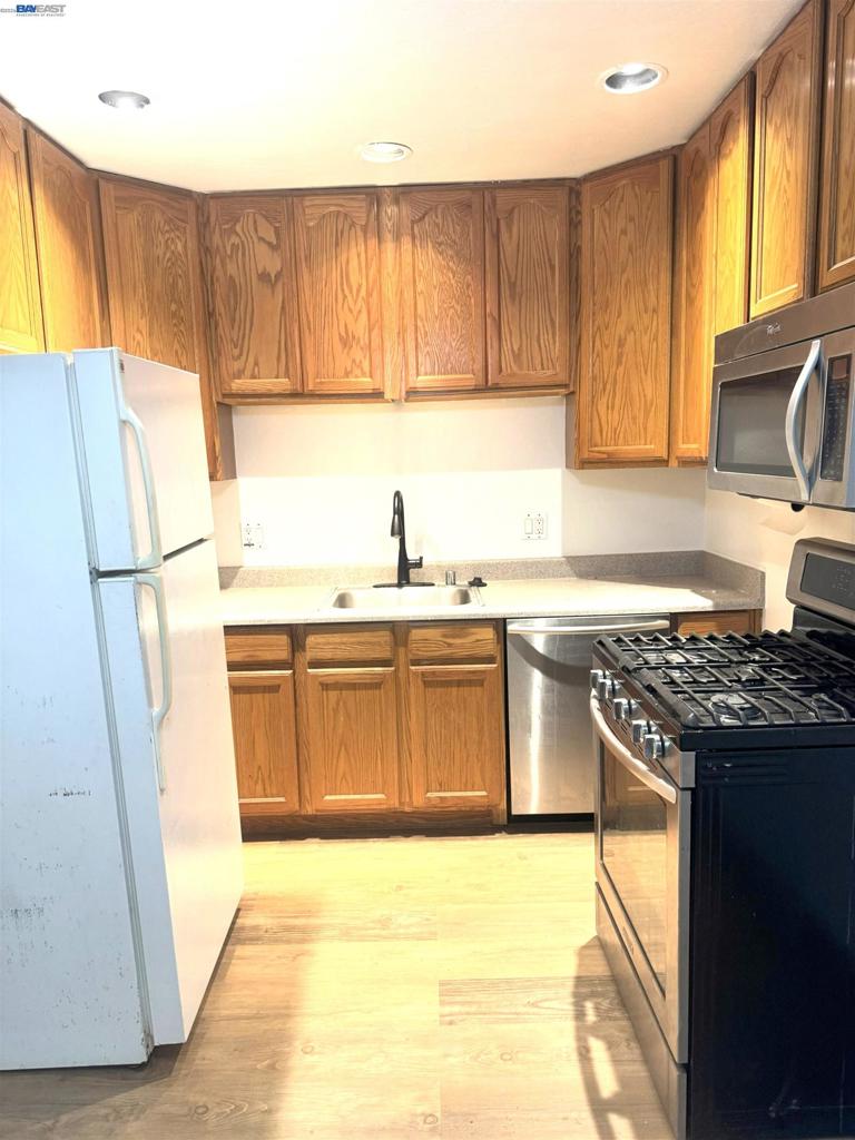 582 E H St Property Photo 4