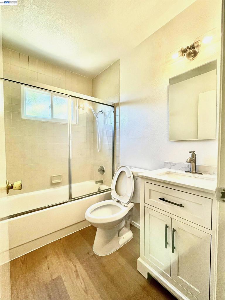 582 E H St Property Photo 7
