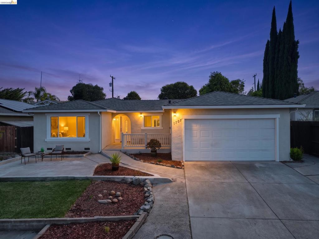 1701 Daisy Way Property Photo 1