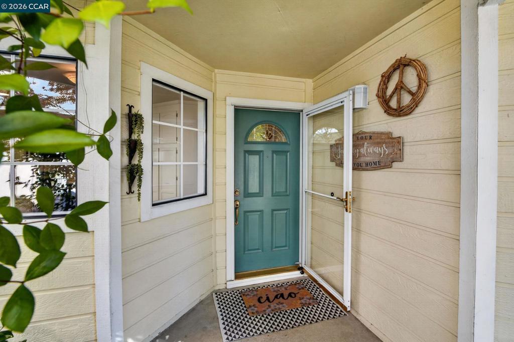 1035 Pinehurst Ct Property Photo 4
