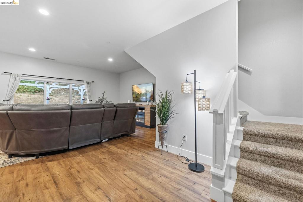 22460 Longeway Rd Property Photo 16