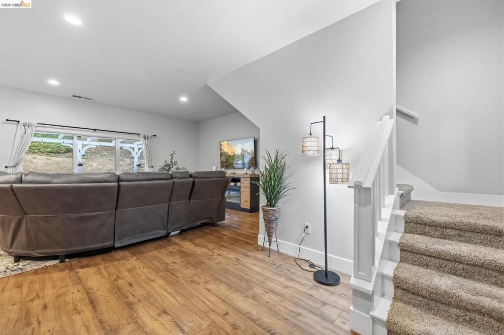 22460 Longeway Rd Property Photo 17
