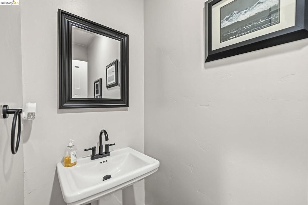 22460 Longeway Rd Property Photo 31