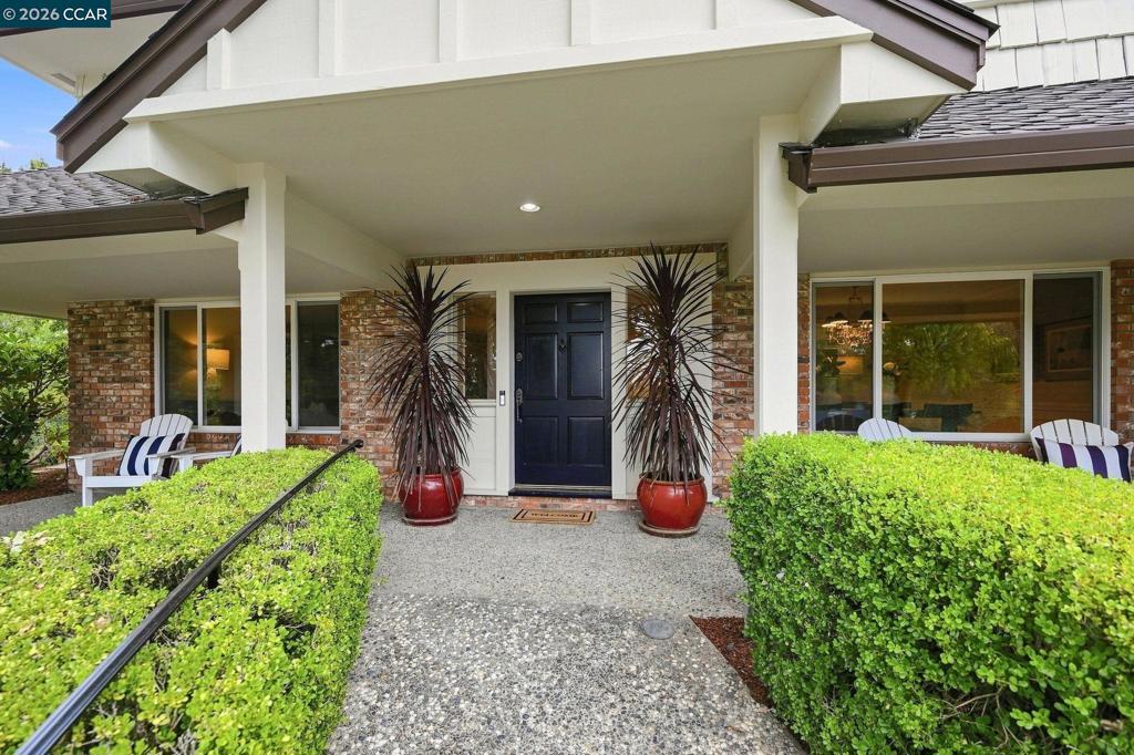 2516 Roundhill Dr Property Photo 3