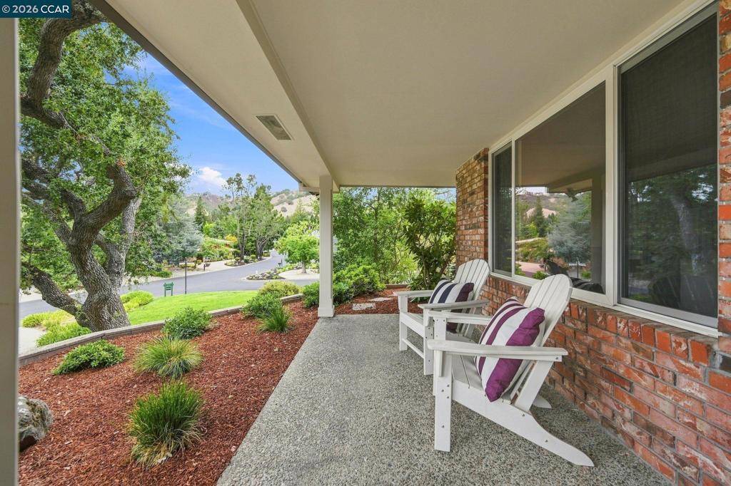 2516 Roundhill Dr Property Photo 4