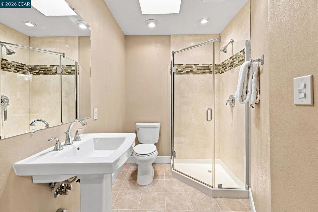 2516 Roundhill Dr Property Photo 23