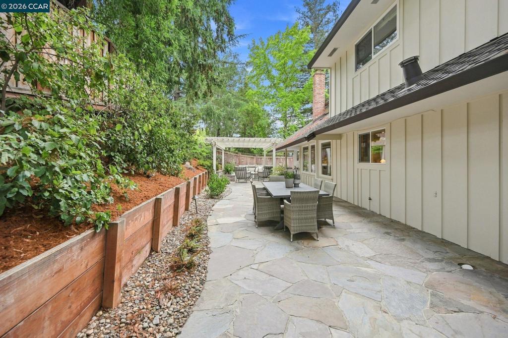2516 Roundhill Dr Property Photo 29