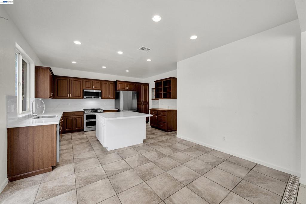 10324 Almanor Cir Property Photo 7