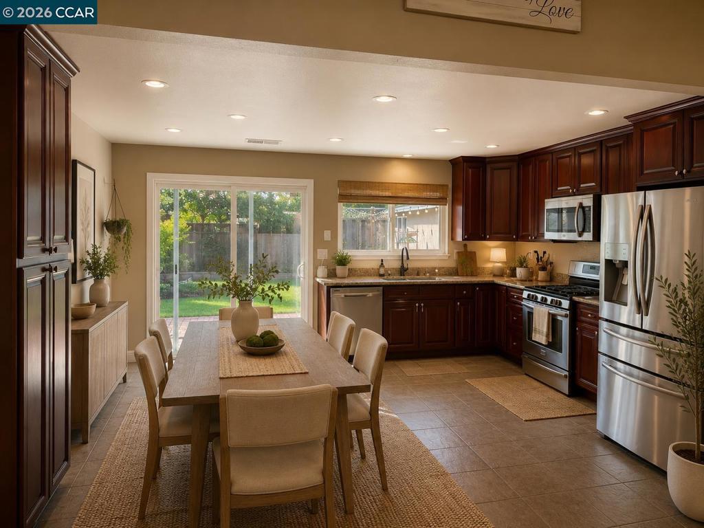 3903 Silver Oaks Way Property Photo 3