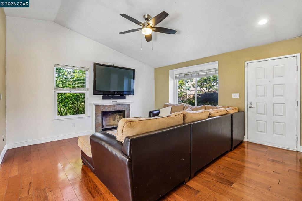 3903 Silver Oaks Way Property Photo 6