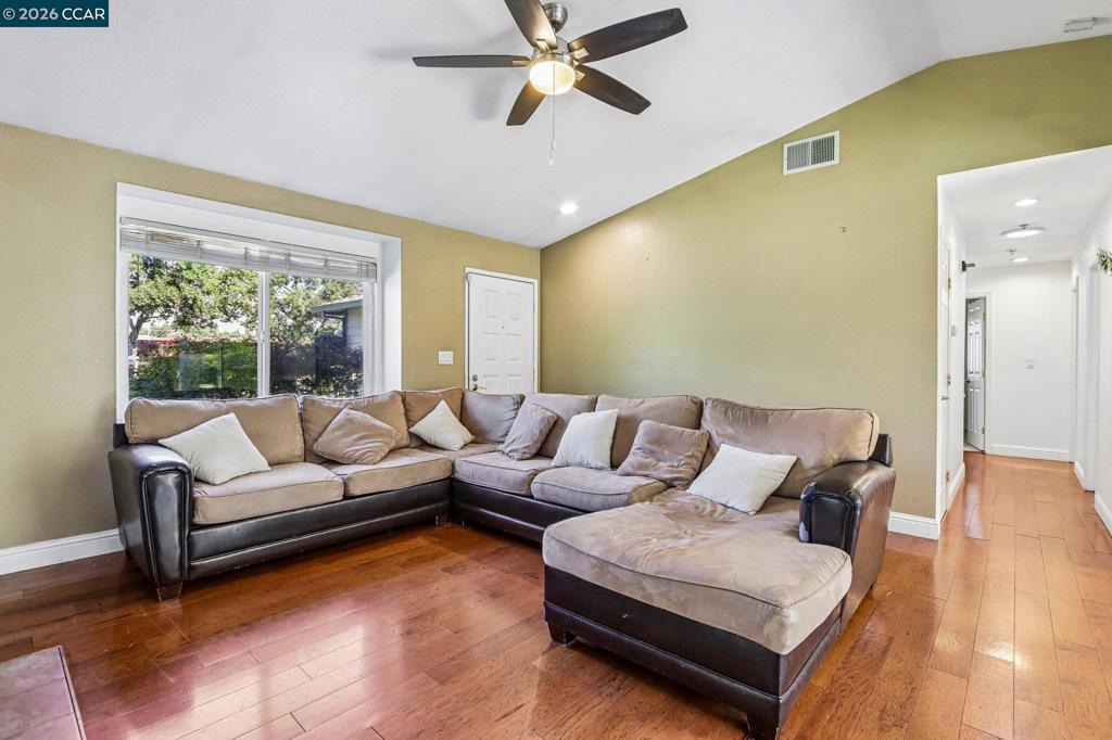 3903 Silver Oaks Way Property Photo 7