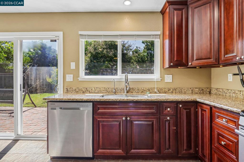 3903 Silver Oaks Way Property Photo 10