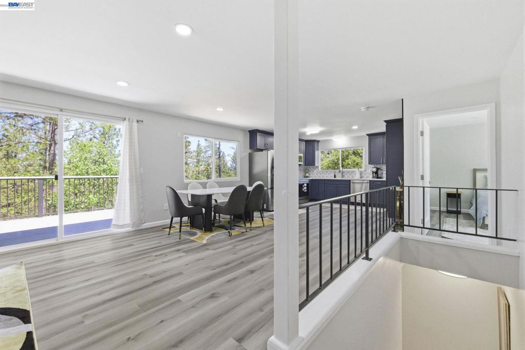 12017 Hillhurst Cir Property Photo 3