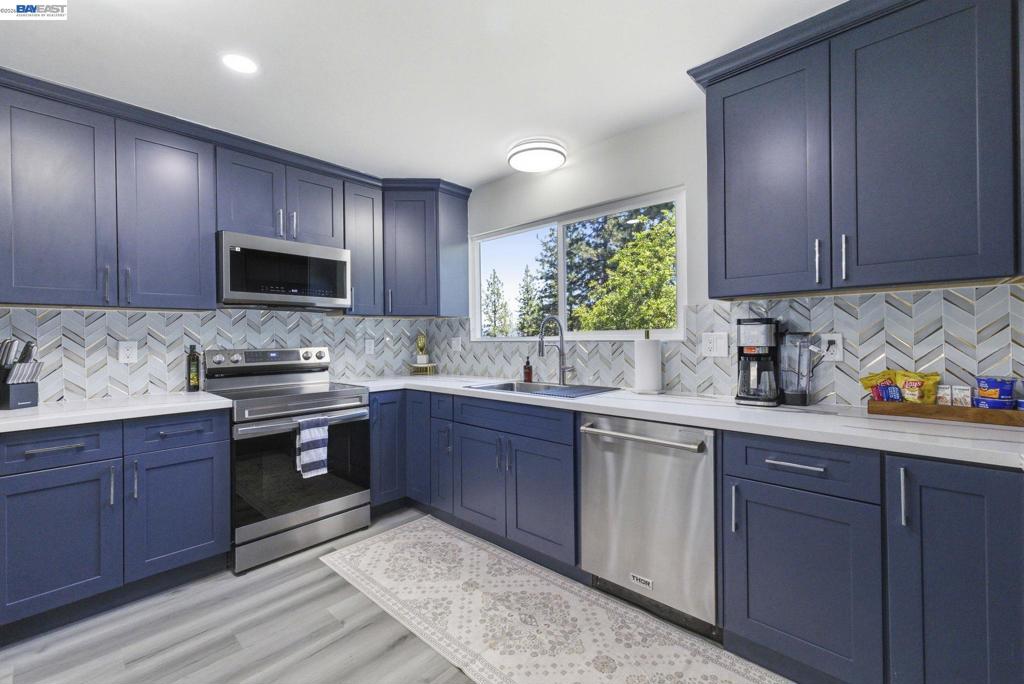 12017 Hillhurst Cir Property Photo 10