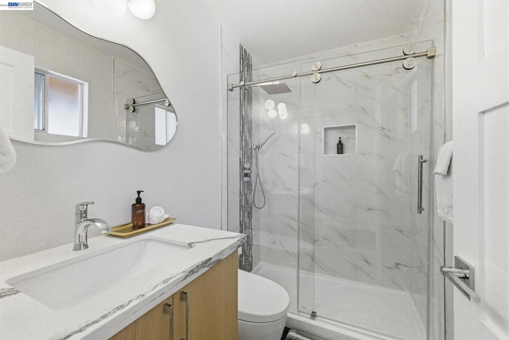 12017 Hillhurst Cir Property Photo 25