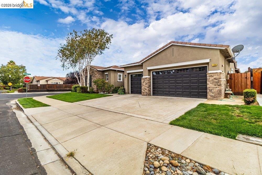 1700 Ashbourne Pl Property Photo 4