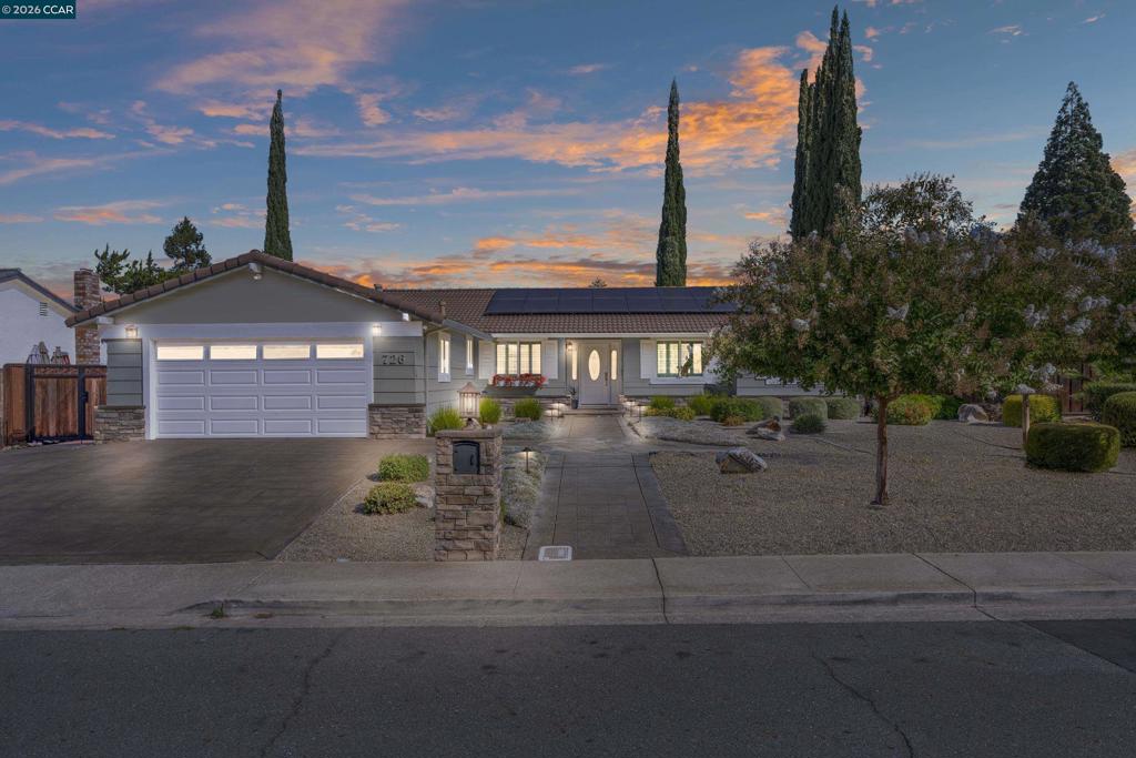 726 Bloching Circle Property Photo 1