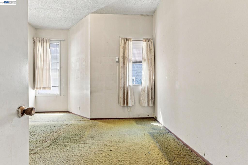1631 Linden St Property Photo 13