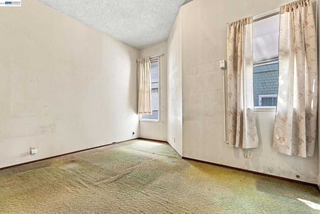 1631 Linden St Property Photo 14