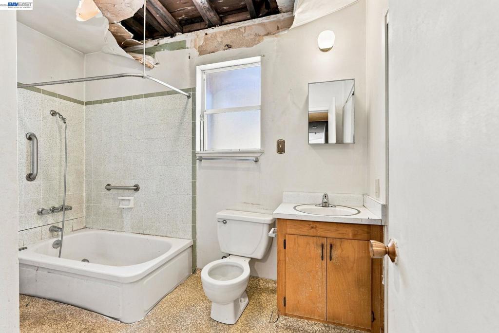 1631 Linden St Property Photo 19