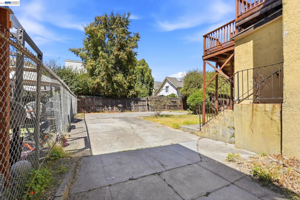 1631 Linden St Property Photo 32