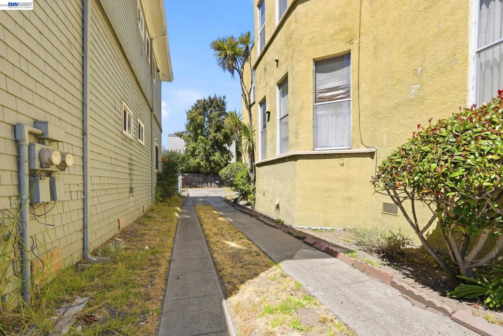1631 Linden St Property Photo 34